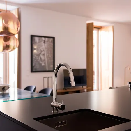 Flora Chiado Apartament *