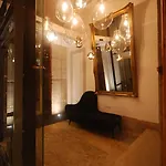 Flora Chiado Apartman *