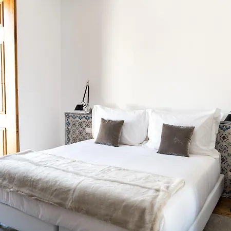 Flora Chiado Apartment