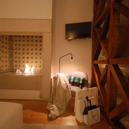 Flora Chiado Апартаменты Лиссабон