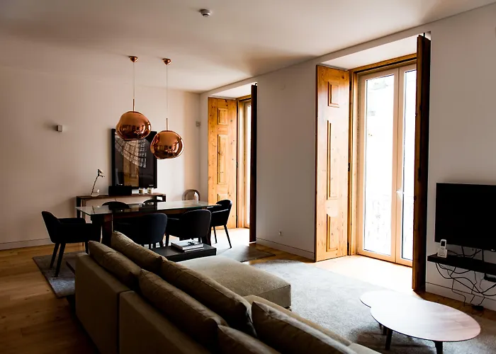 فلورا تشيادو *